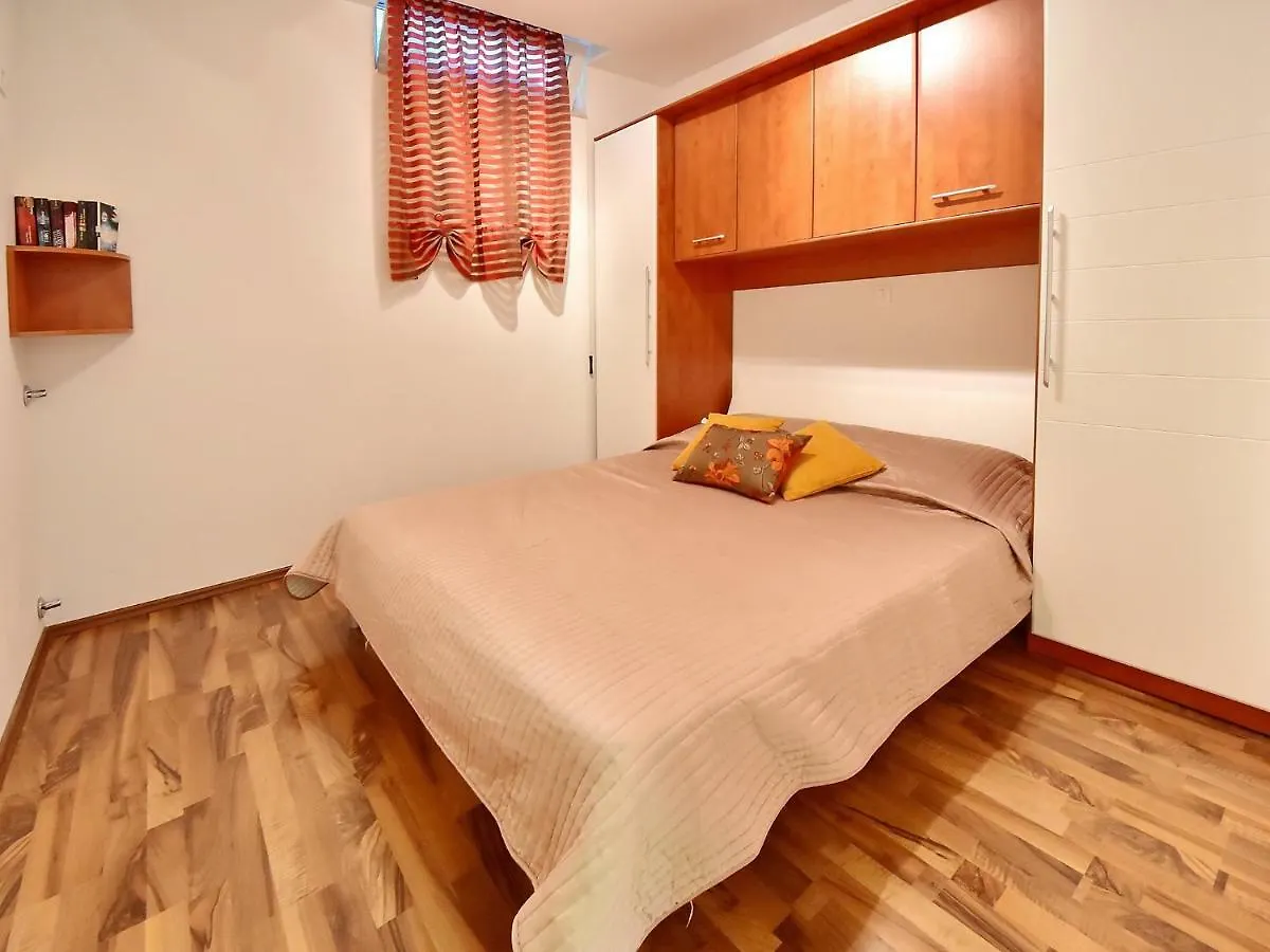 Apartment Laurus-3 By Interhome 0*, 로브란 크로아티아